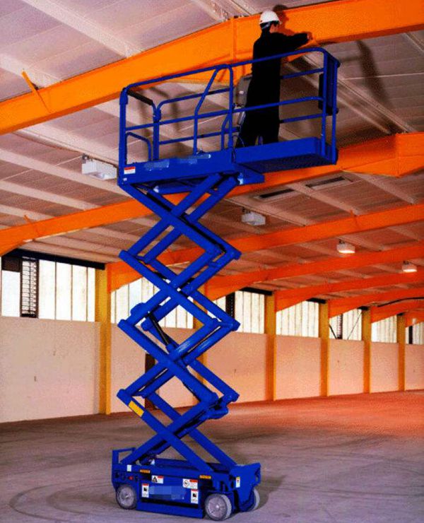 簡述液壓升降機(jī)升降平臺(tái)的幾種支腿 液壓升降機(jī)升降平臺(tái)